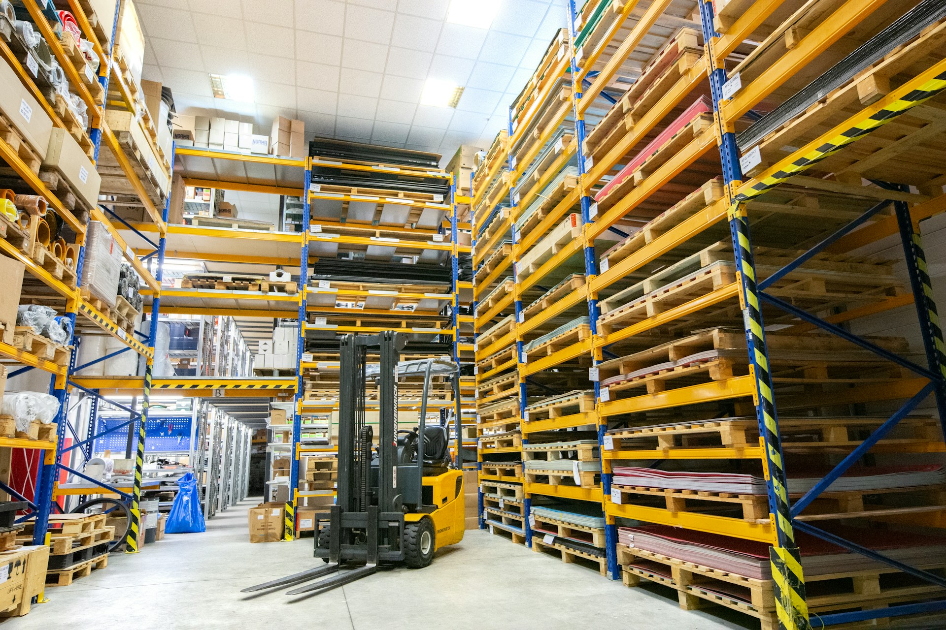 E-commerce fulfillment and logistics optimization