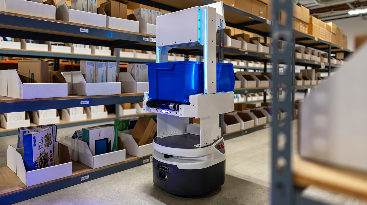 AMR warehouse picking automation in action